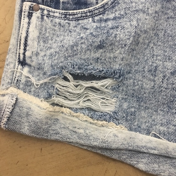 Kendall & Kyle distressed denim short - Picture 6 of 8